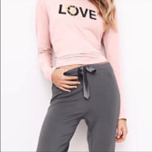 VS Victoria’s Secret LOVE Bling Lounge Shirt - Picture 8 of 8